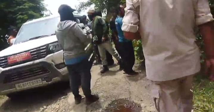KHRC Condemns Kangpokpi Ambush, Molnoi Village Burning; Slams Centre for Failing Kukis People gathered near a vehicle after a reported ambush attack in Kangpokpi